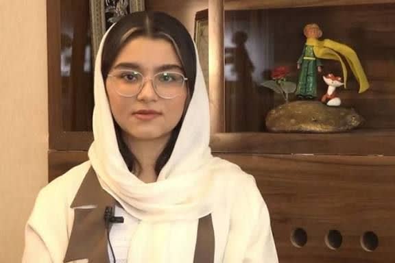 منابع رتبه 1 کنکور آترینا فرحمند